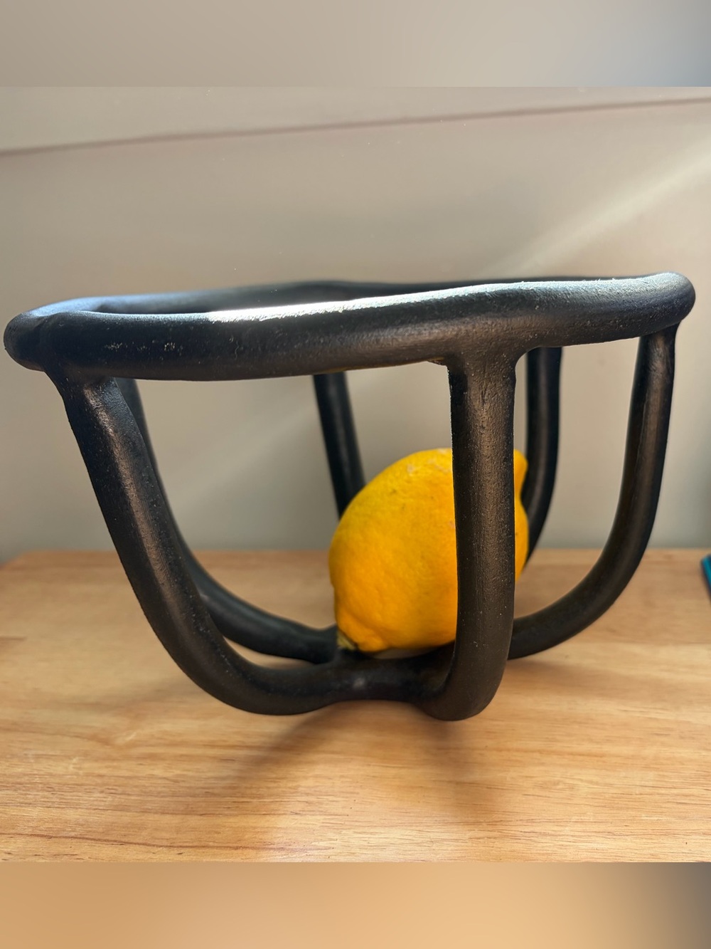 Virginia Sin Ceramic Prong Fruit Bowl